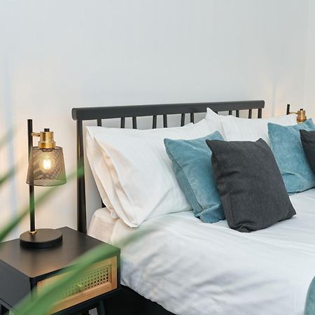 Beautiful 3 Bed Apartment In Bonchurch - Nr Ventnor - Large Outside Terrace & Parking - Dog Friendly - The Perfect Choice For Couples, Friends, Families - 5 Mins To Beach Extérieur photo