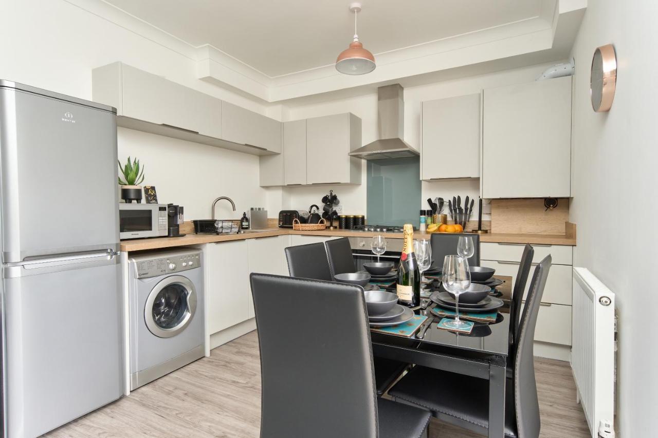 Beautiful 3 Bed Apartment In Bonchurch - Nr Ventnor - Large Outside Terrace & Parking - Dog Friendly - The Perfect Choice For Couples, Friends, Families - 5 Mins To Beach Extérieur photo