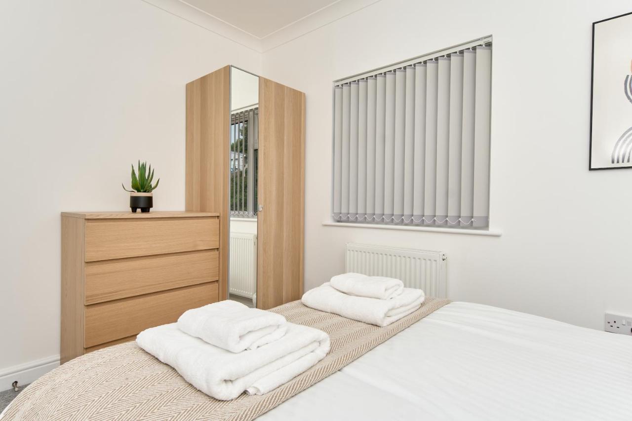 Beautiful 3 Bed Apartment In Bonchurch - Nr Ventnor - Large Outside Terrace & Parking - Dog Friendly - The Perfect Choice For Couples, Friends, Families - 5 Mins To Beach Extérieur photo