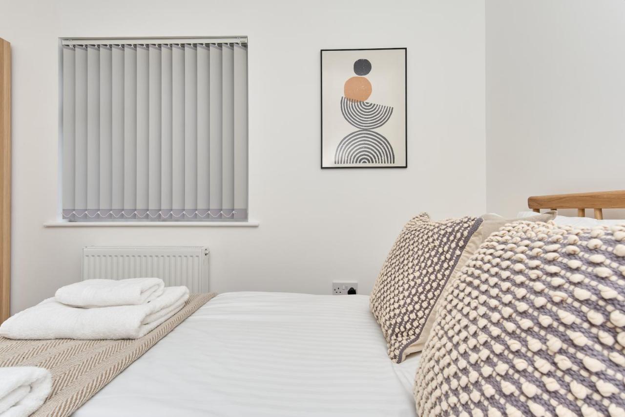 Beautiful 3 Bed Apartment In Bonchurch - Nr Ventnor - Large Outside Terrace & Parking - Dog Friendly - The Perfect Choice For Couples, Friends, Families - 5 Mins To Beach Extérieur photo