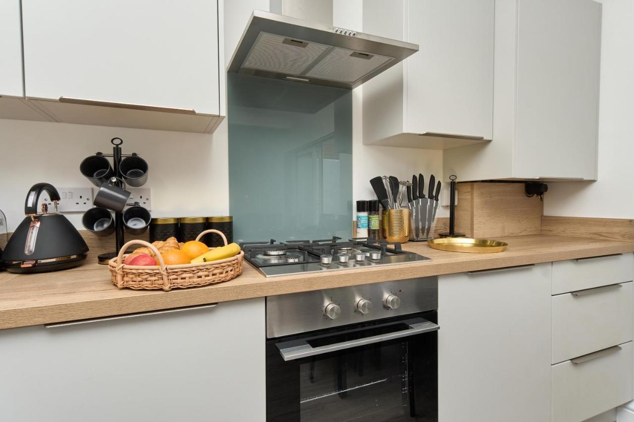 Beautiful 3 Bed Apartment In Bonchurch - Nr Ventnor - Large Outside Terrace & Parking - Dog Friendly - The Perfect Choice For Couples, Friends, Families - 5 Mins To Beach Extérieur photo