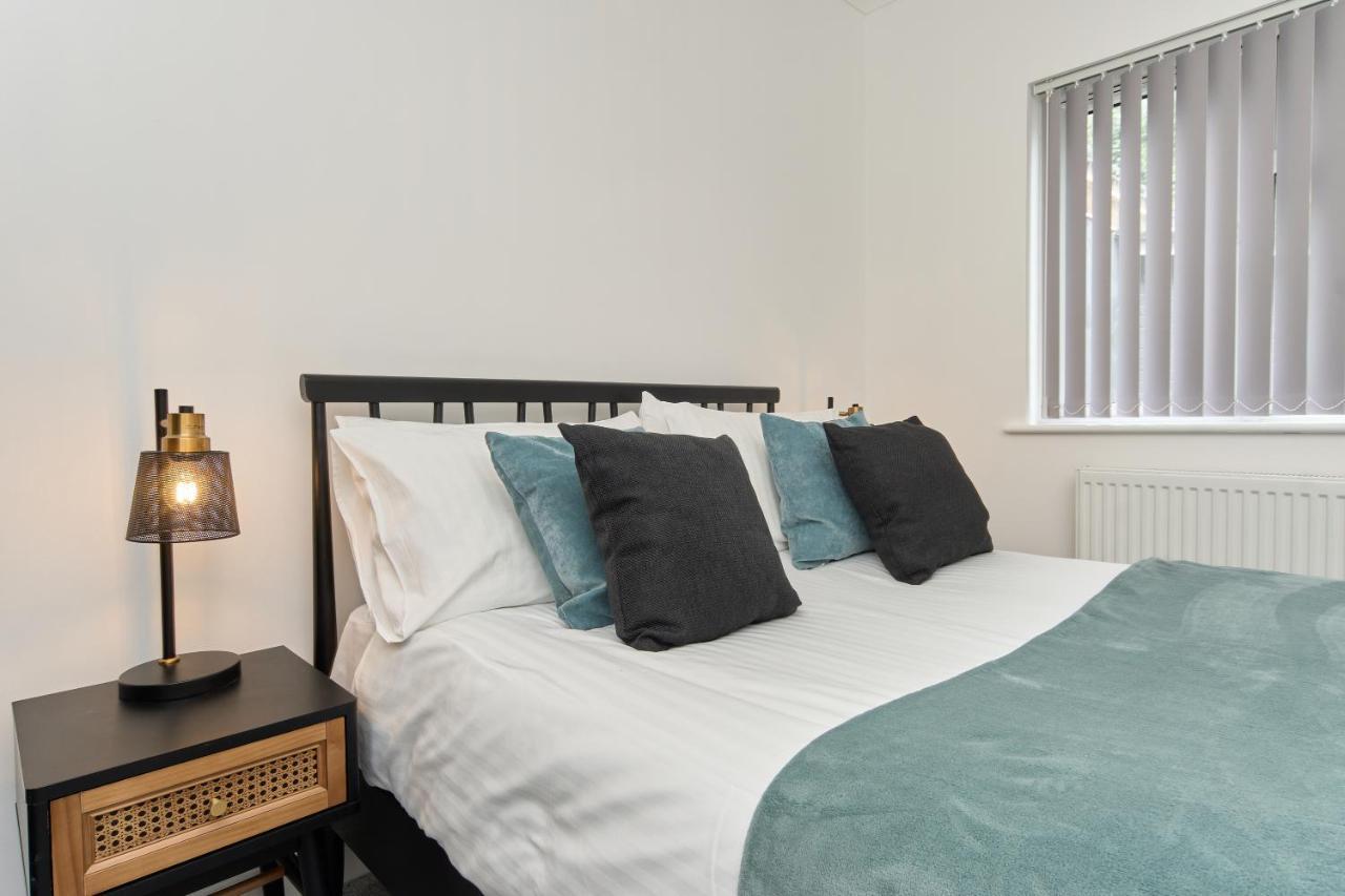 Beautiful 3 Bed Apartment In Bonchurch - Nr Ventnor - Large Outside Terrace & Parking - Dog Friendly - The Perfect Choice For Couples, Friends, Families - 5 Mins To Beach Extérieur photo
