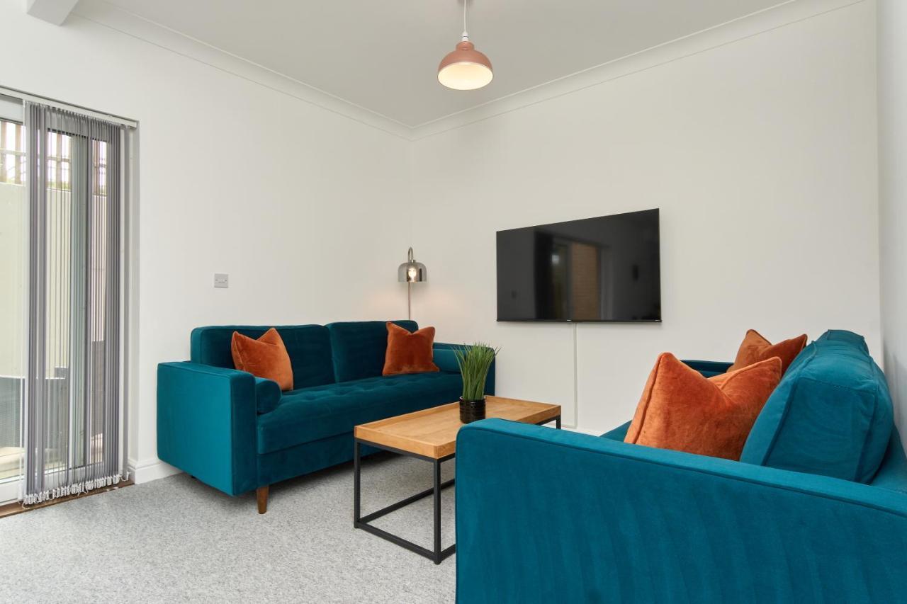 Beautiful 3 Bed Apartment In Bonchurch - Nr Ventnor - Large Outside Terrace & Parking - Dog Friendly - The Perfect Choice For Couples, Friends, Families - 5 Mins To Beach Extérieur photo
