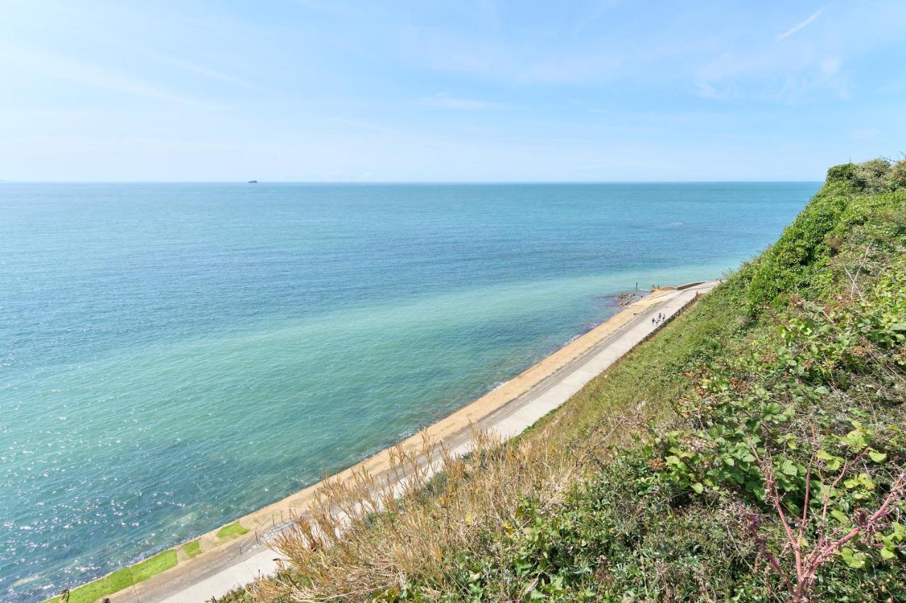 Beautiful 3 Bed Apartment In Bonchurch - Nr Ventnor - Large Outside Terrace & Parking - Dog Friendly - The Perfect Choice For Couples, Friends, Families - 5 Mins To Beach Extérieur photo